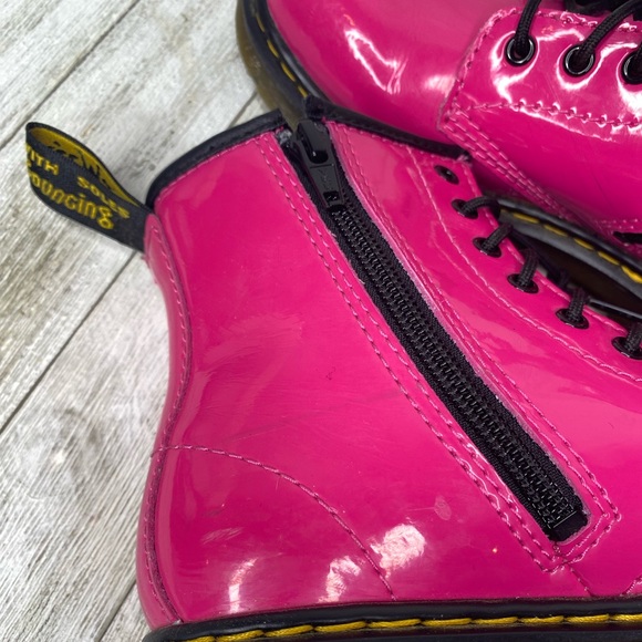 ‼️SOLD‼️Girls Dr. Martens Delaney hot pink boots girls size 2 - Picture 10 of 13